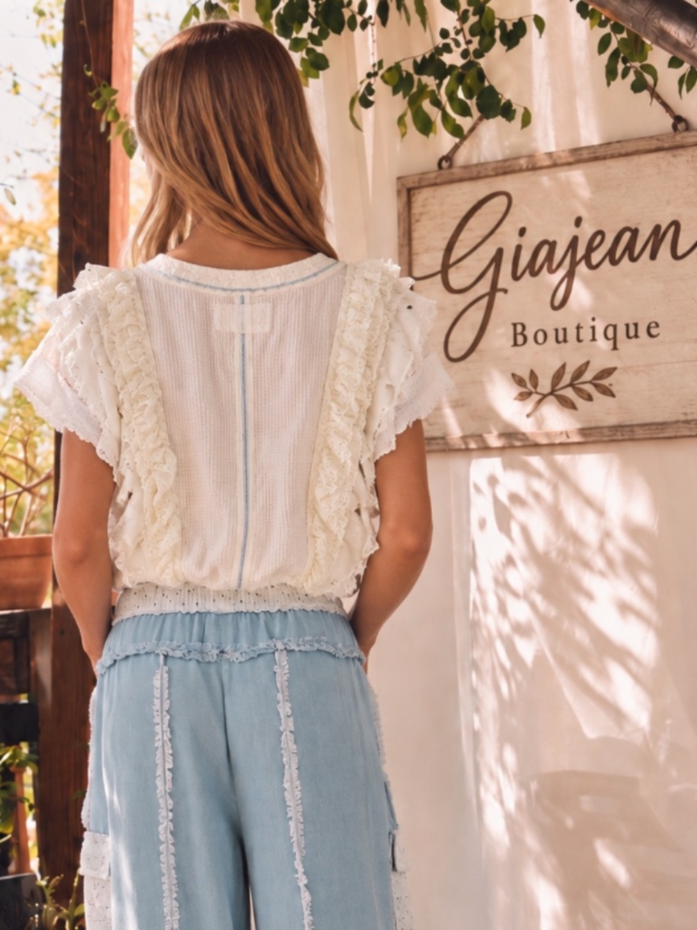 ❤️ POL “ GRETCHEN “ POL THERMAL TOP WITH LACE RUFFLE AND STUD DETAIL - Picture 2 of 5
